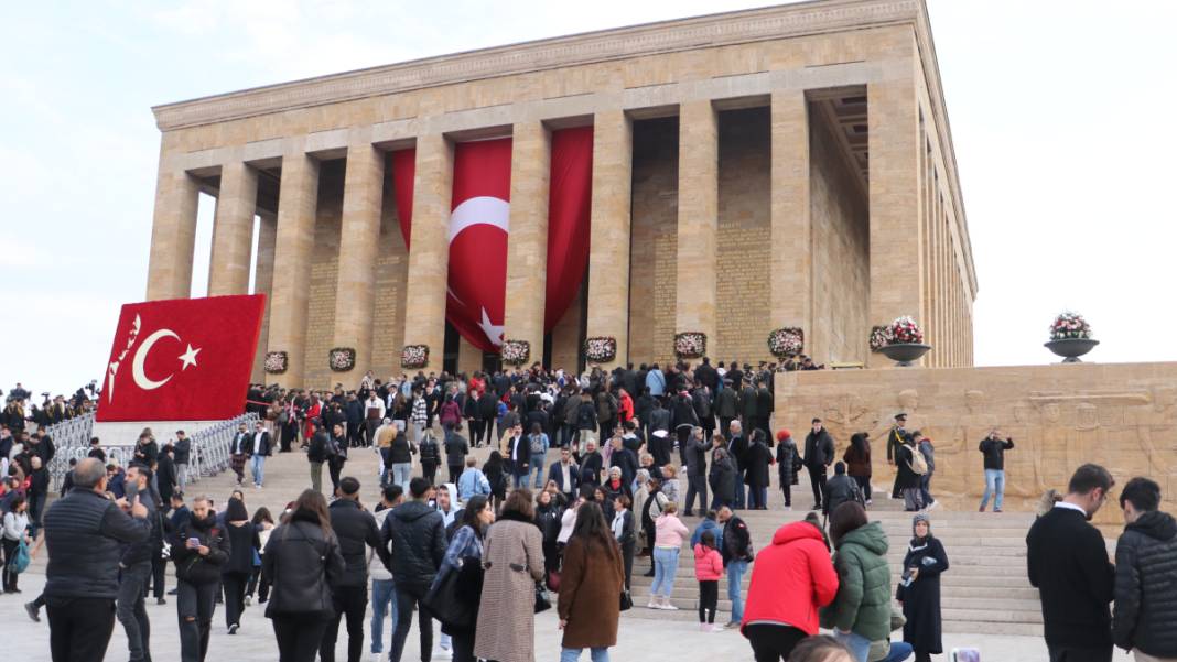 Anıtkabir’e akın ettiler... 'O umudu yaşatmak için bugün buradayız' 9